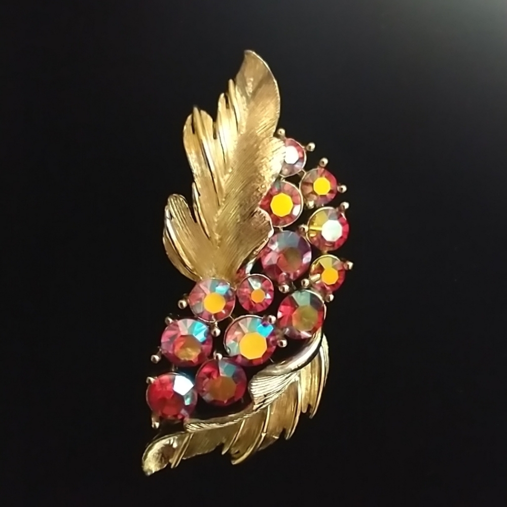 Vintage Lisner Gold Tone Rhinestone Brooch